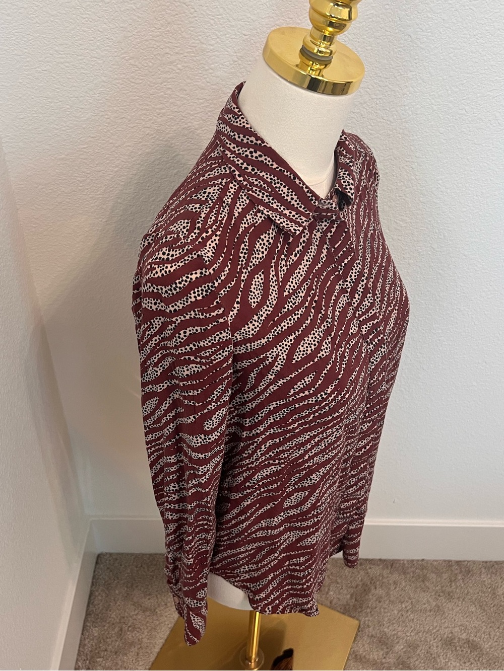 Boden 100% Silk Zebra Print Blouse Burgundy Button Front Long Sleeve Size 4 - Picture 4 of 11